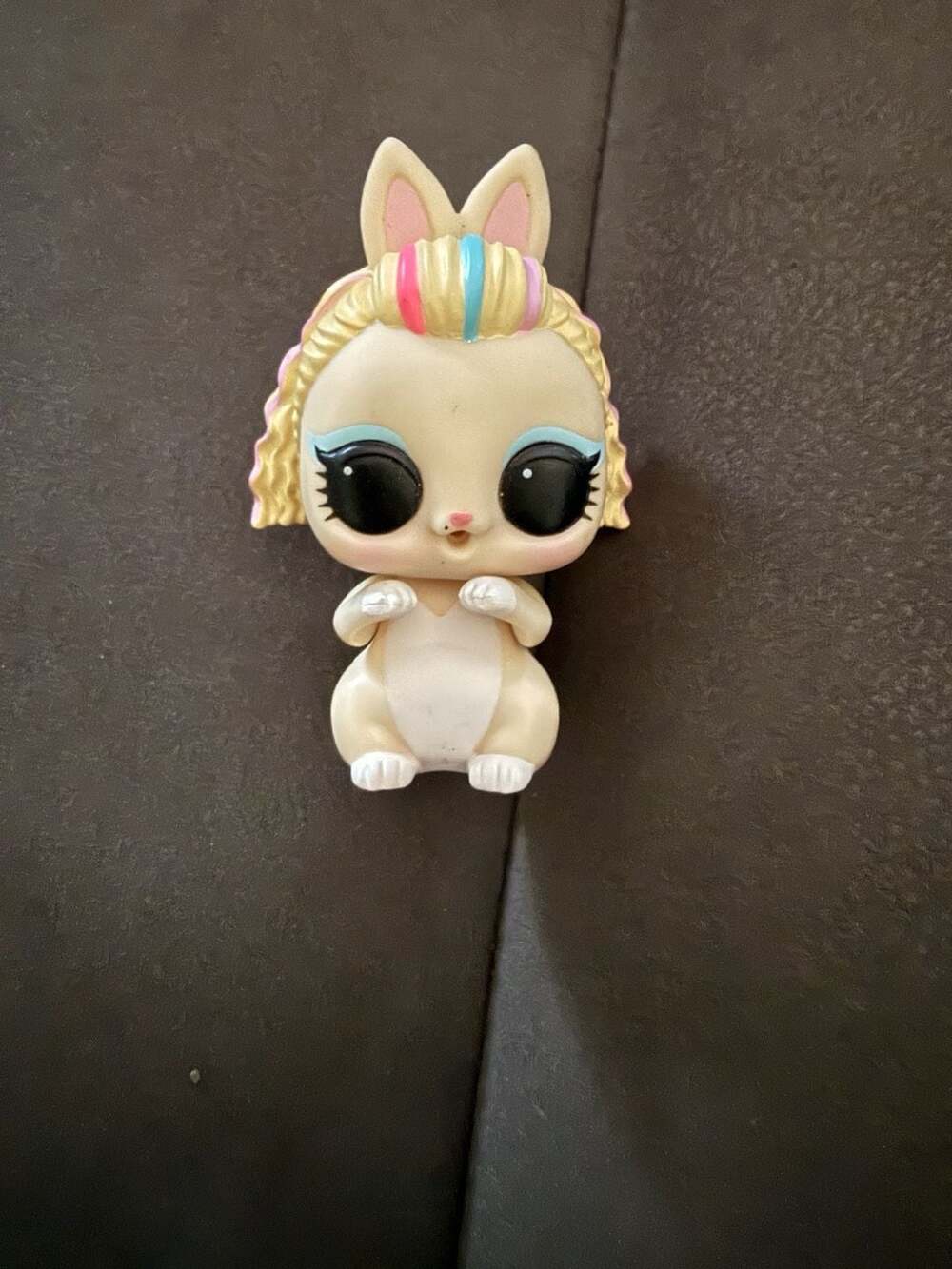 L.O.L. Surprise! Fluffy Pets 80s Bunny Pet Doll (Winter Disco Series)